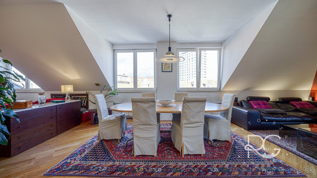 Pôsobivý staromestský byt s veľkou terasou s krásnym výhľado - 14