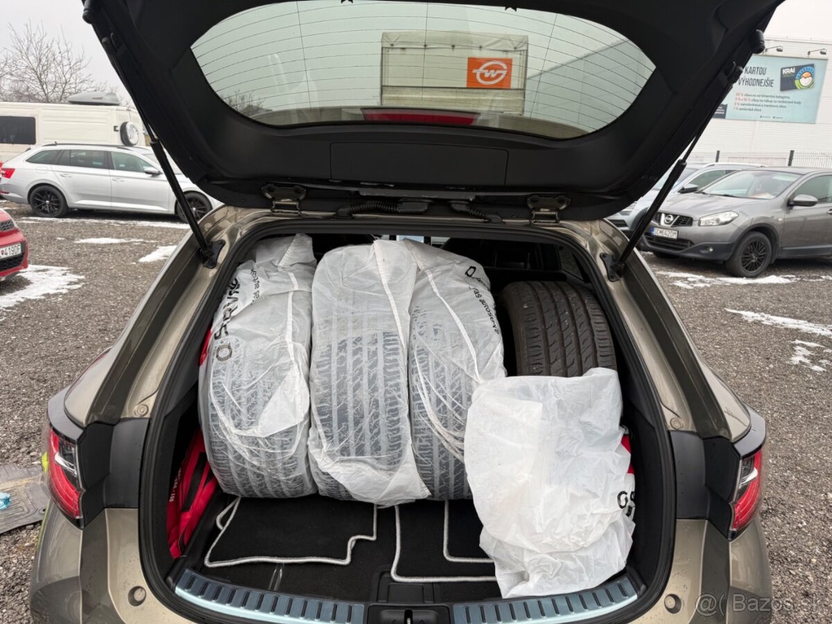 Toyota Corolla Combi 2.0 HEV Executive 1.Majiteľ ,SR, komple - 14