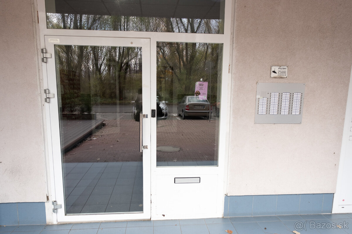 Garsónka v tichej časti Petržalky za 600€ aj s energiami - 14