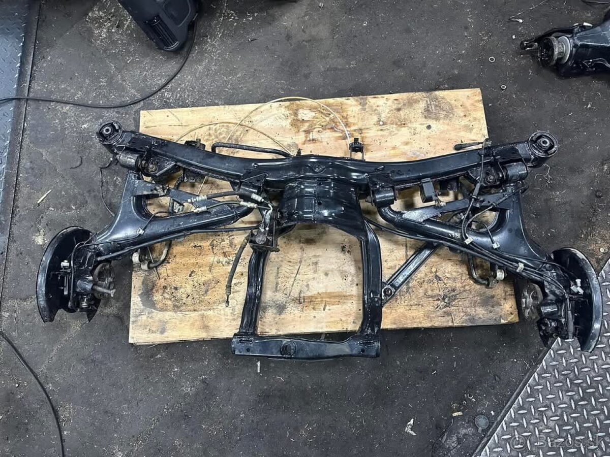 Rozpredam bmw e32 750iL - 14