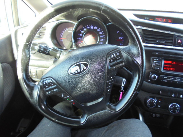 Kia Cee´d SW 1.4 CVVT LX, benzín, combi, r.v.9/2015 - 14