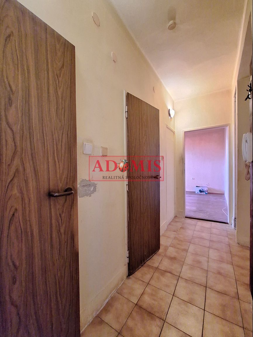 ADOMIS - predáme 2izbový tehlový byt 57m2, balkón, Podhradov - 14