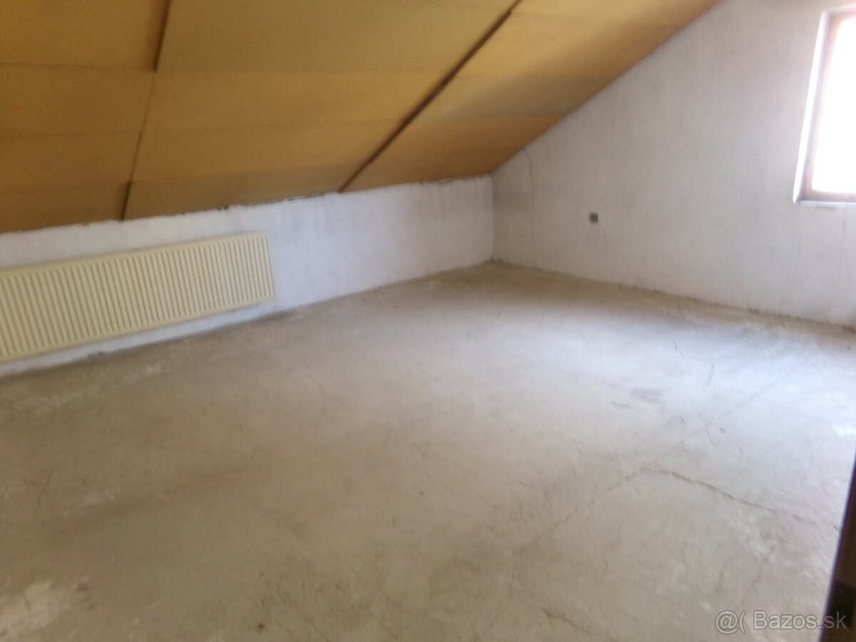Na predaj rodinný dom v Hosťovciach - 14