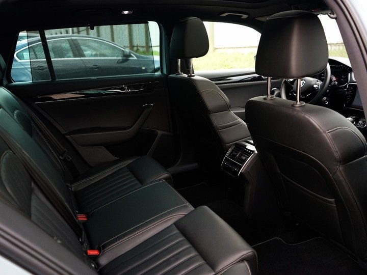 Škoda Superb Combi 2.0 TDI SCR L&K DSG - 14