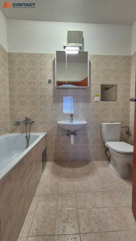 Priestranný 1-izbový byt s balkónom pri mestskom parku - 14