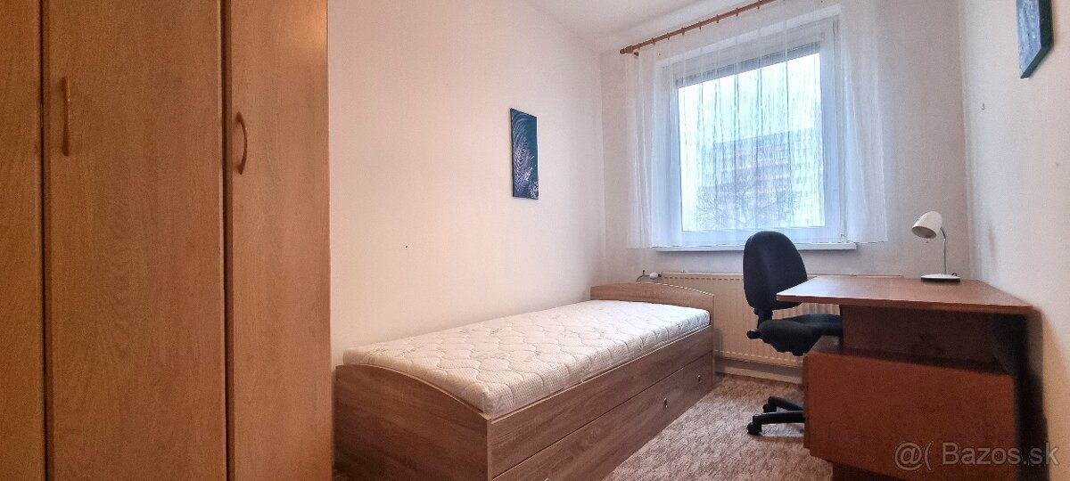 ČISTÝ 3i. BYT S NOVOU SEDAČKOU, POSTEĽAMI A KOBERCOM / BA IV - 14