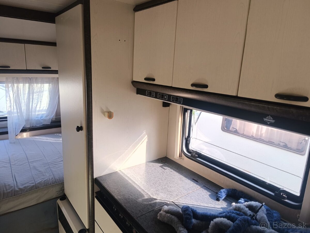 Obytny prives Hobby 440 - predstan + strieska naviac - 14
