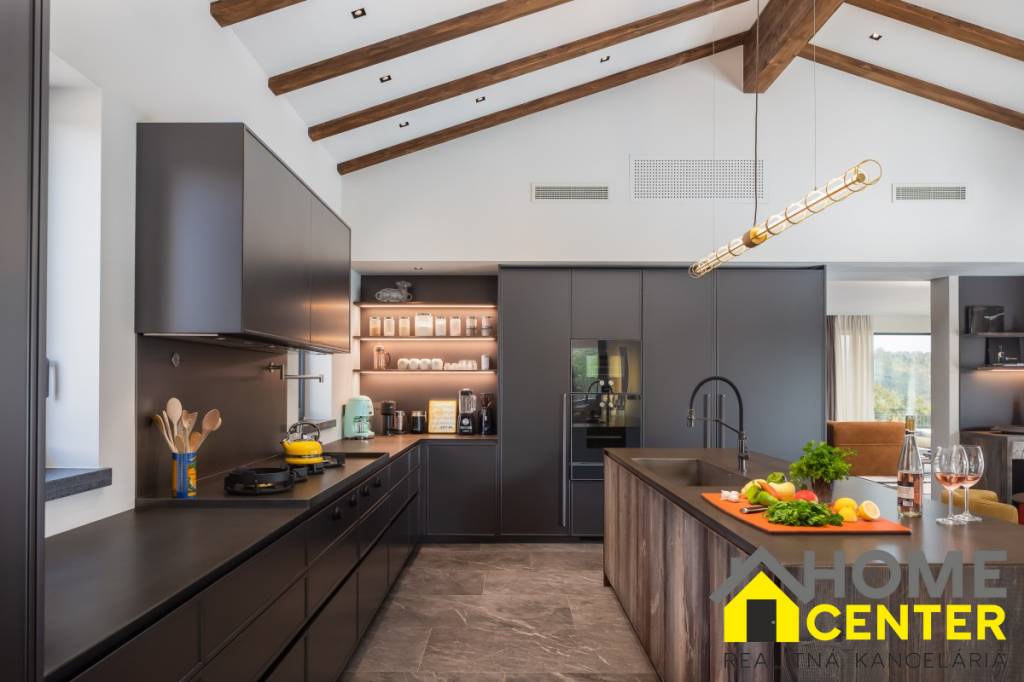 NA PREDAJ luxusná vila /435 m2/s infinity bazénom vo vnútroz - 14