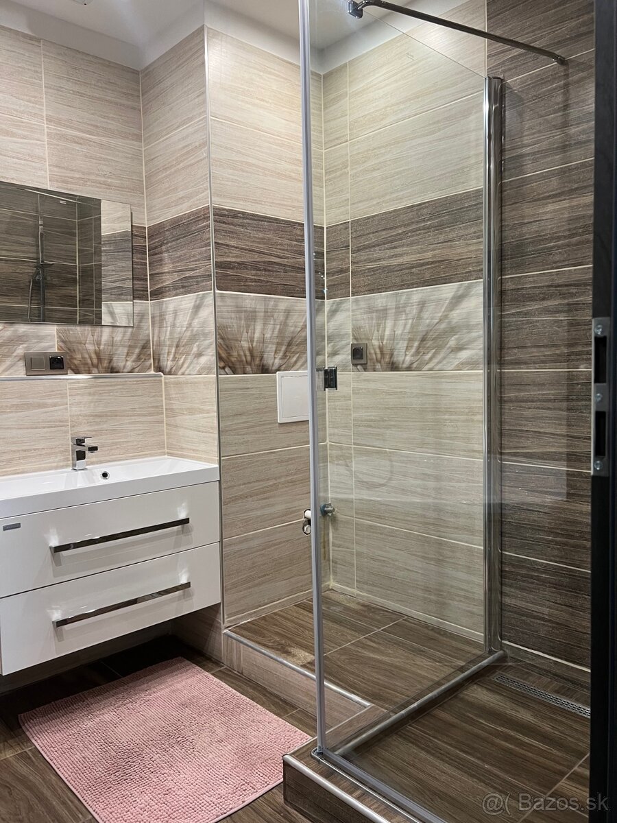 Predám trojizbový byt v PLATO Levice - 14