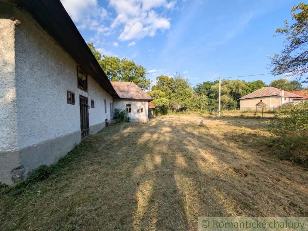 Priestranný pozemok s pôvodným domom - Kolonica, okr. Snin - 14