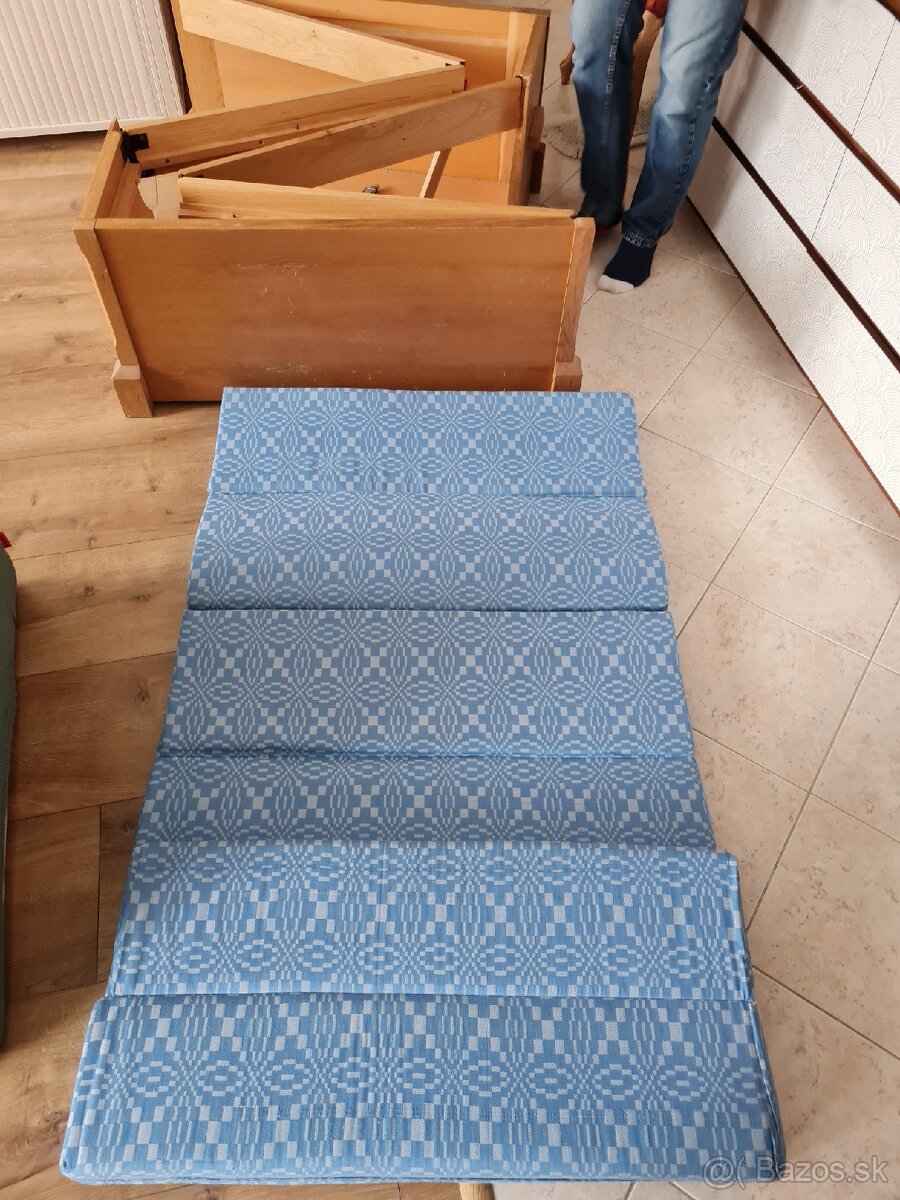 Starožitny nábytok unikát , drevená truhlica a v nej posteľ - 14