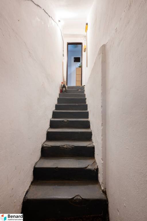 NA PREDAJ BYT v BYTOVOM DOME s vlas. POZEMKOM 325 m2, V. Šar - 14