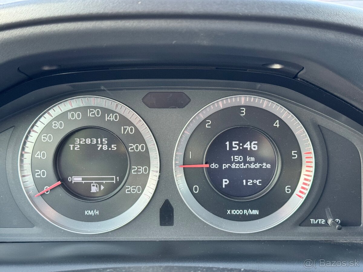 Volvo XC60 2.4D AWD Momentum Geartronic - 14