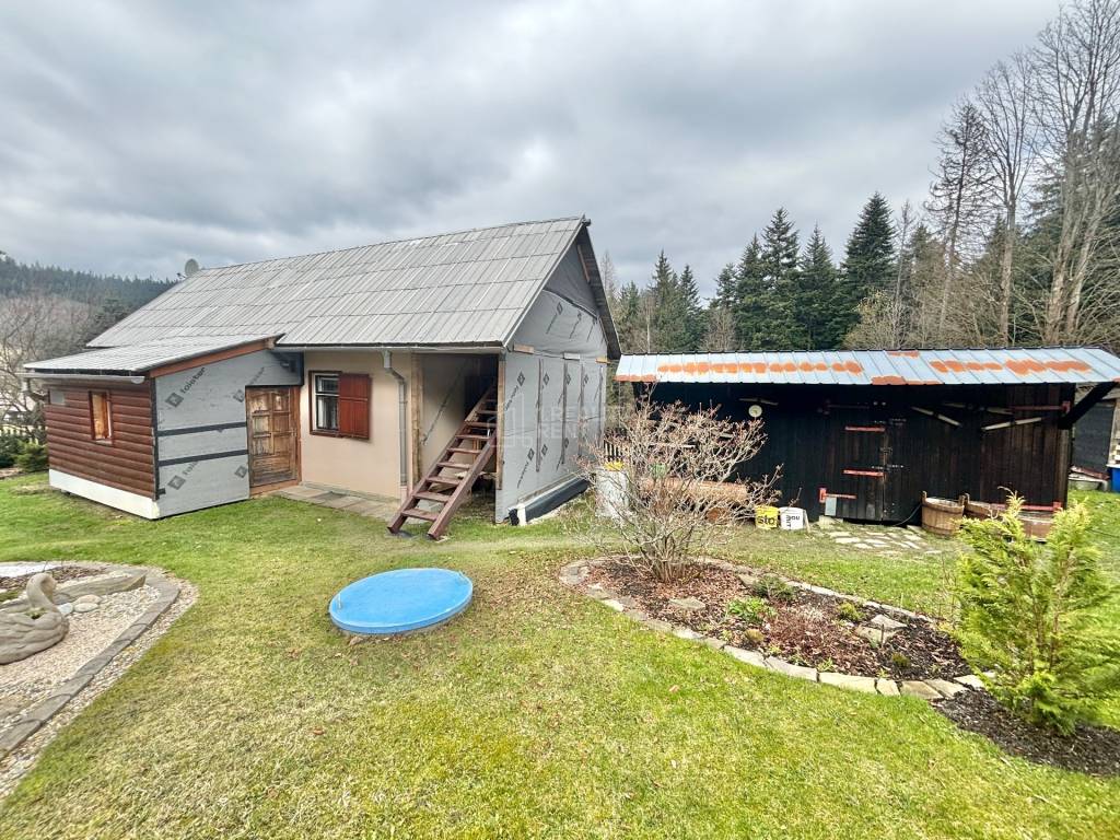 Predaj tradičnej chalupy v pokojnom prostredí na lazoch vo V - 14