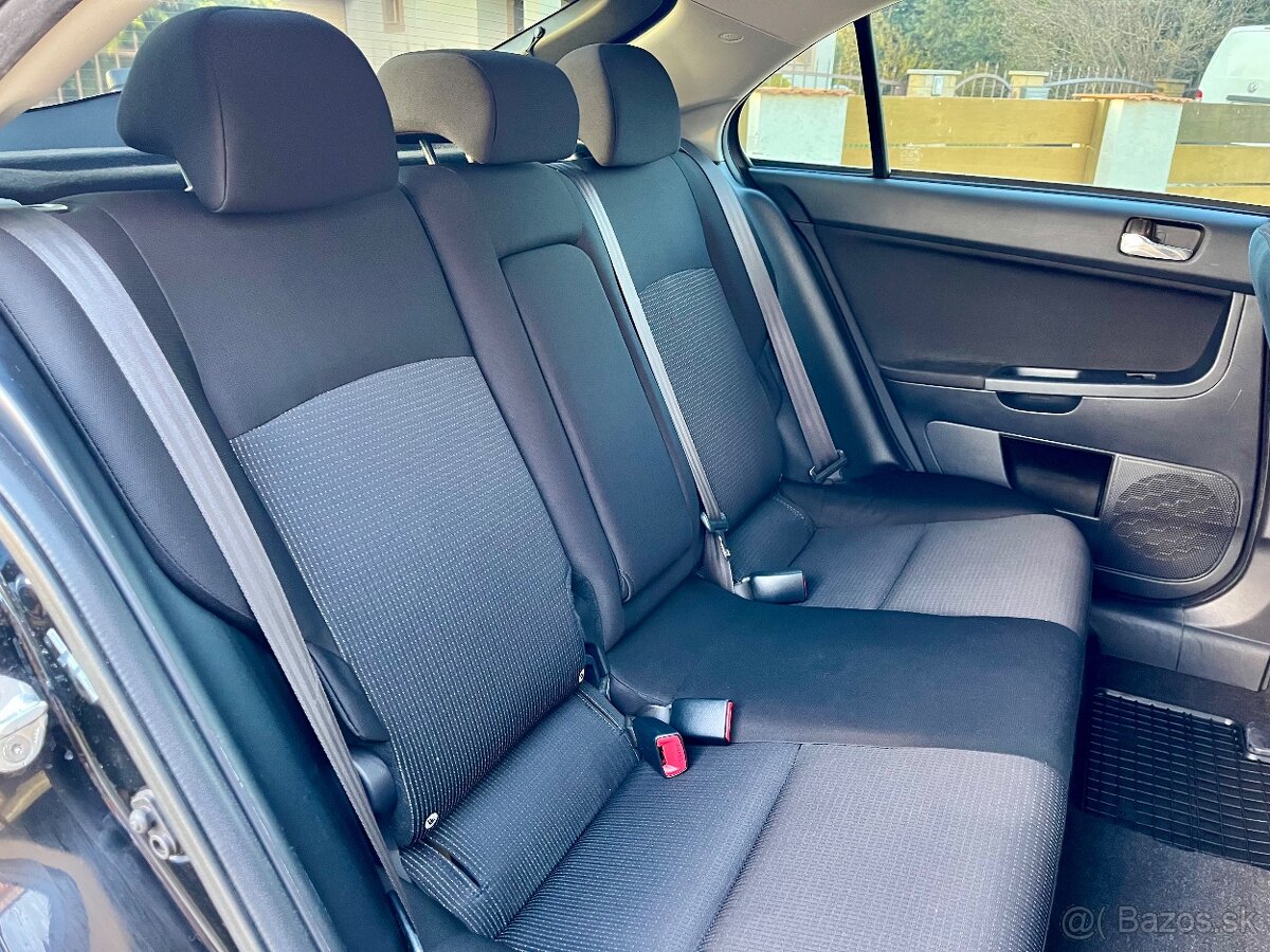 Mitsubishi Lancer 1.6 MIVEC Benzín Sportback 86kW + Xenóny - 14