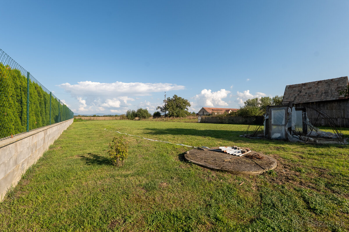 Rodinný dom s veľkým pozemkom | 2 064 m² | Komárovce - 14