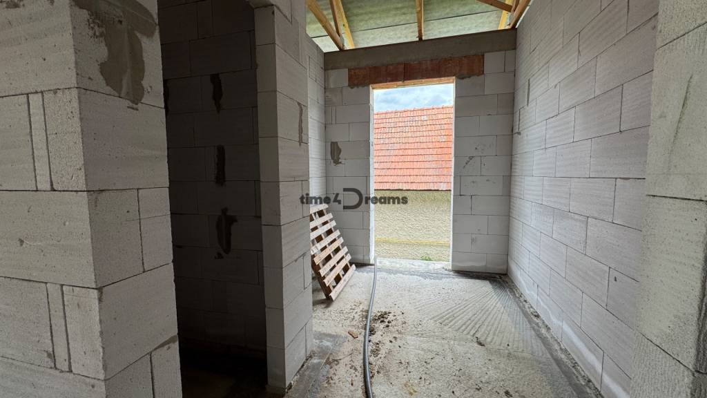 NA PREDAJ 4 izbový dom v obci Ladice - 14