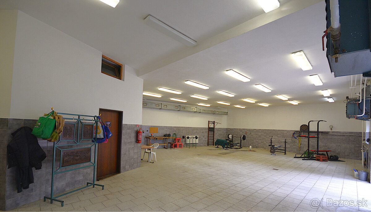 Polyfunkčná budova s výhodnou polohou - len 1 km od centra m - 14