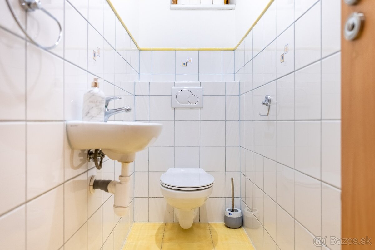 Samostatný 5 izb. rodinný dom vo výbornej lokalite v Trnave - 14