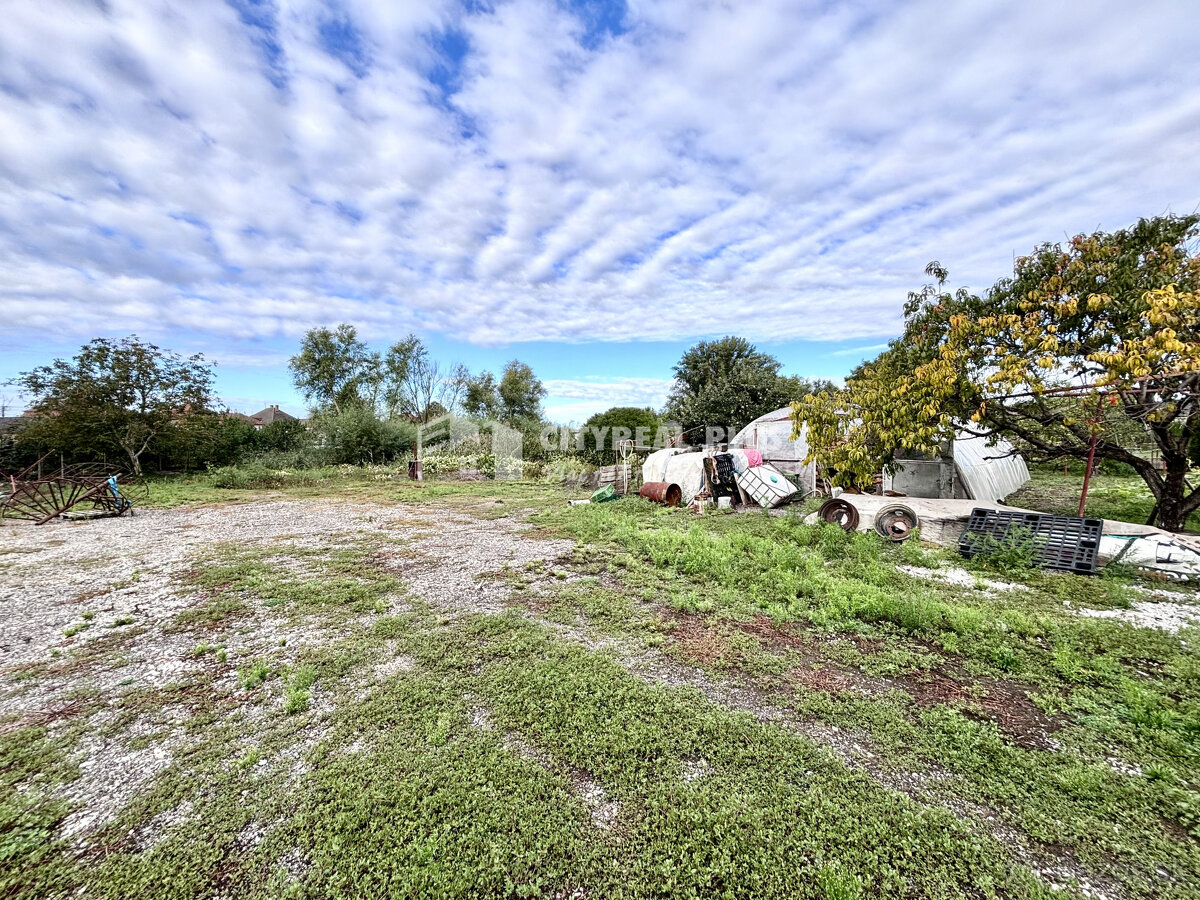 Ponúkame Vám na predaj rodinný dom s veľkým pozemkom v meste - 14