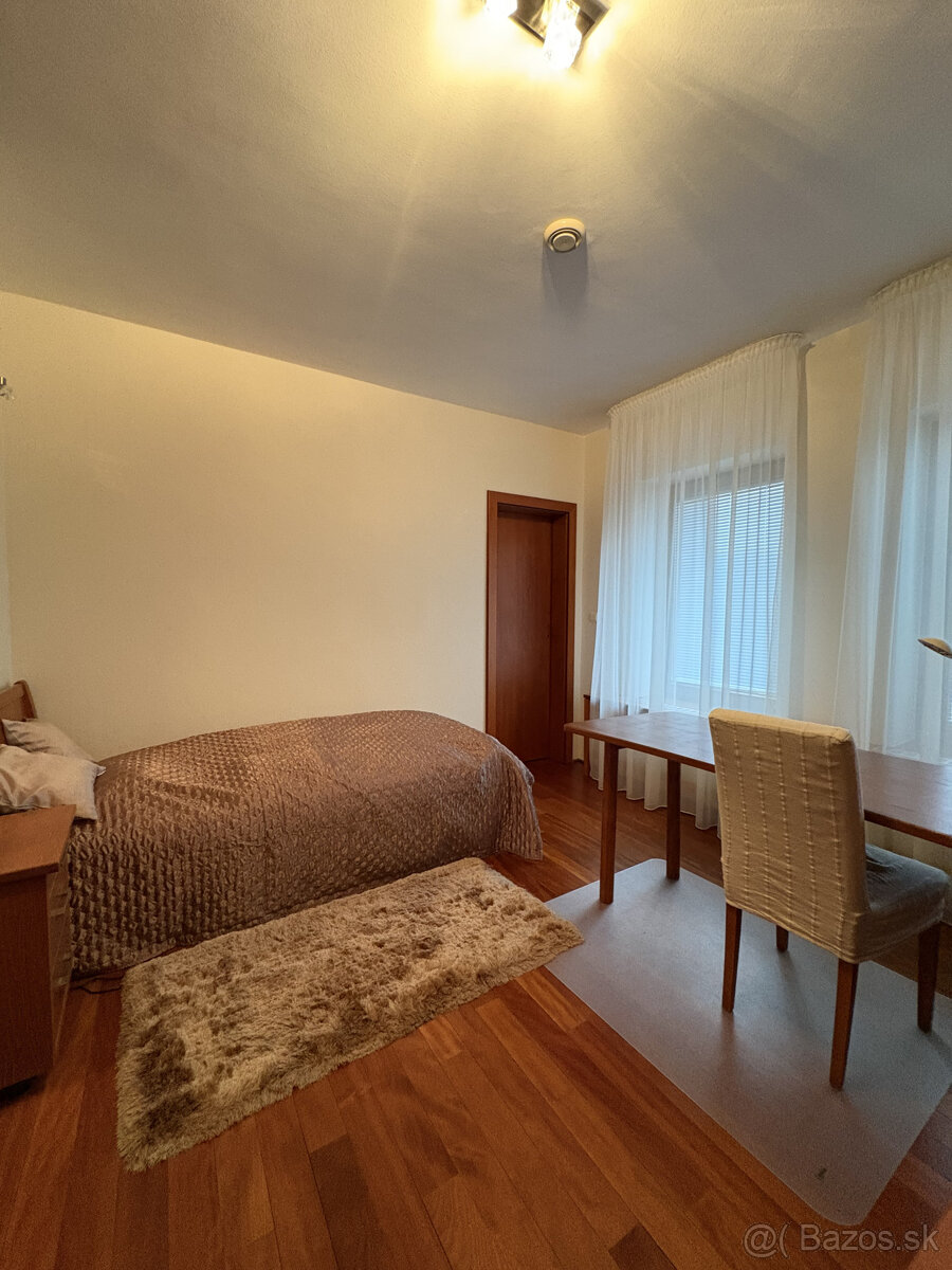 Nadštandardný 7-izbový rodinný dom s bazénom a saunou, Rača - 14