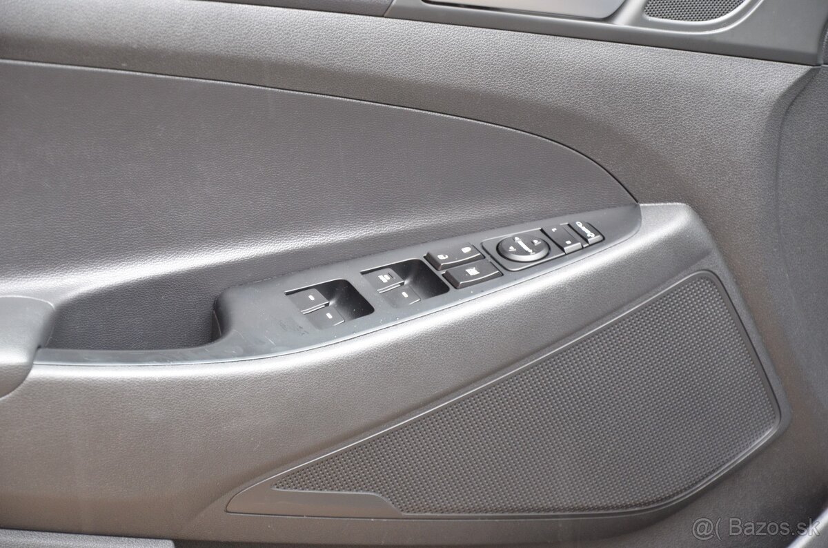 Hyundai Tucson 2,0 CRDi Family 4x4 AT6 100kw - 14