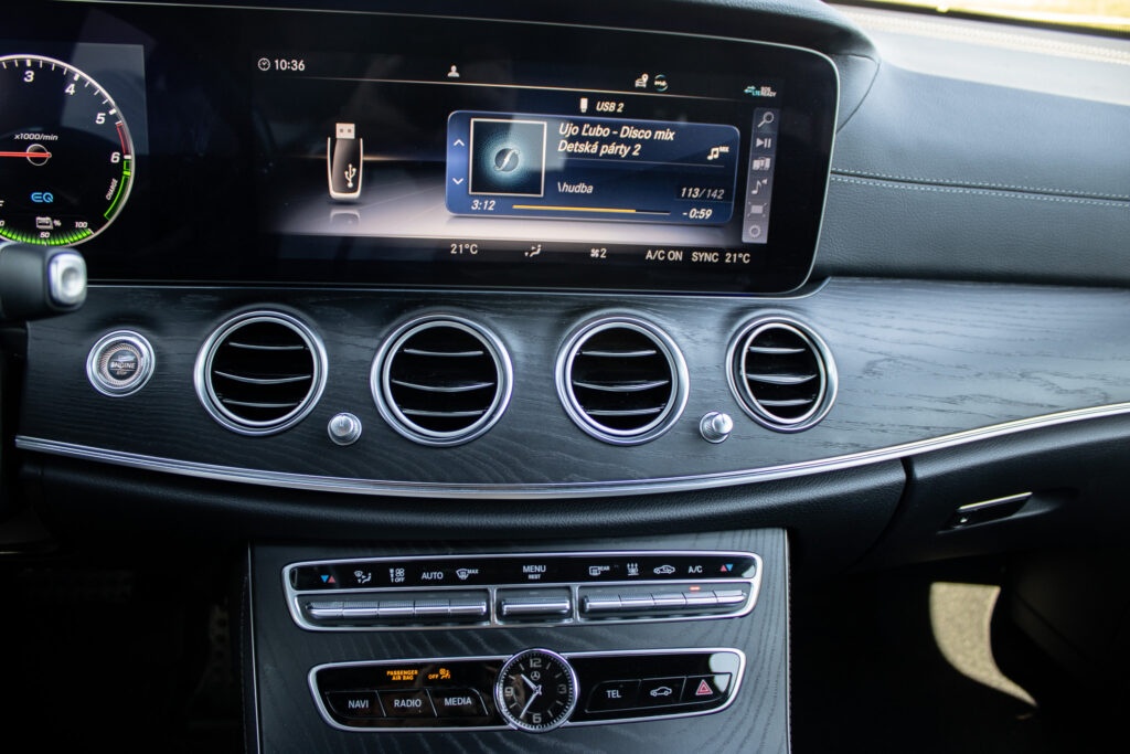 Mercedes Benz E 300 de T Avantgarde (2020) - 14