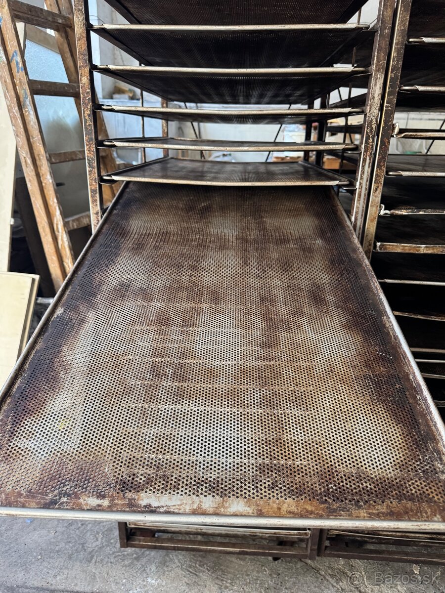 Vozíky a plechy na pečení - 14