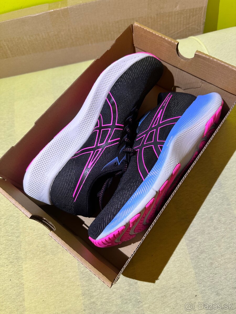 Damske bezecke tenisky Asics Gel Saiun 2 - 14