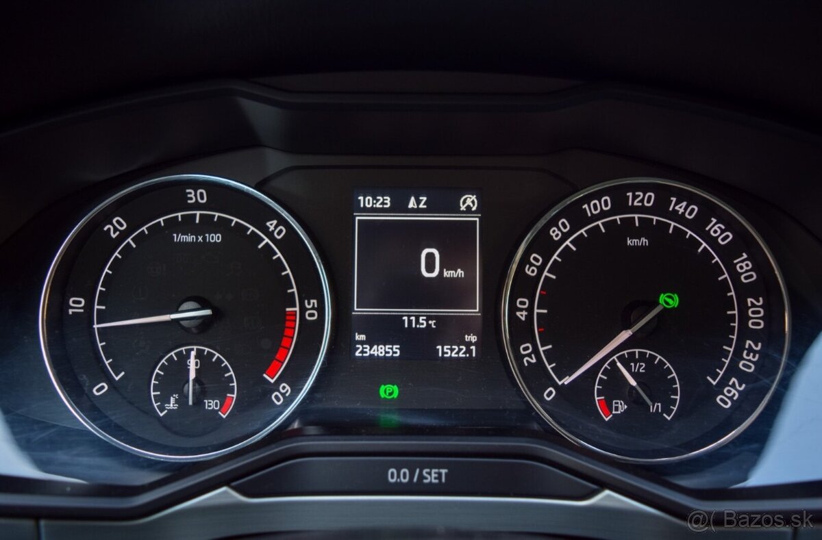 Škoda Superb Combi 1.6 TDI Ambition DSG - 14