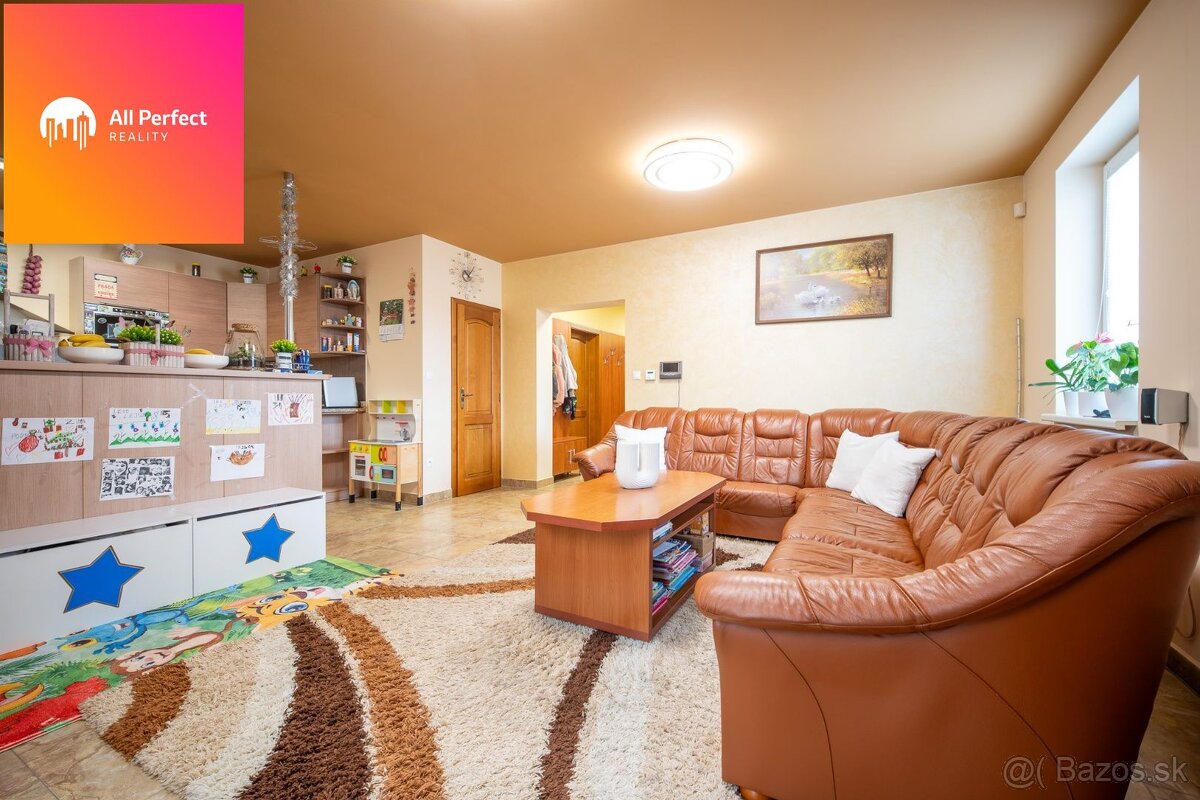 Na predaj rodinný dom s bazénom v Opoji - 14