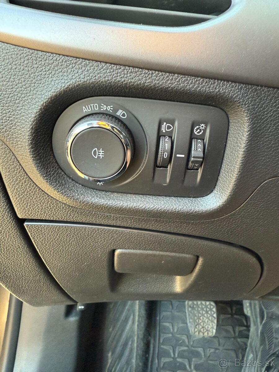 Opel Astra 1.4 T 92kW 1. majiteľ 110tkm serv kniha - 14