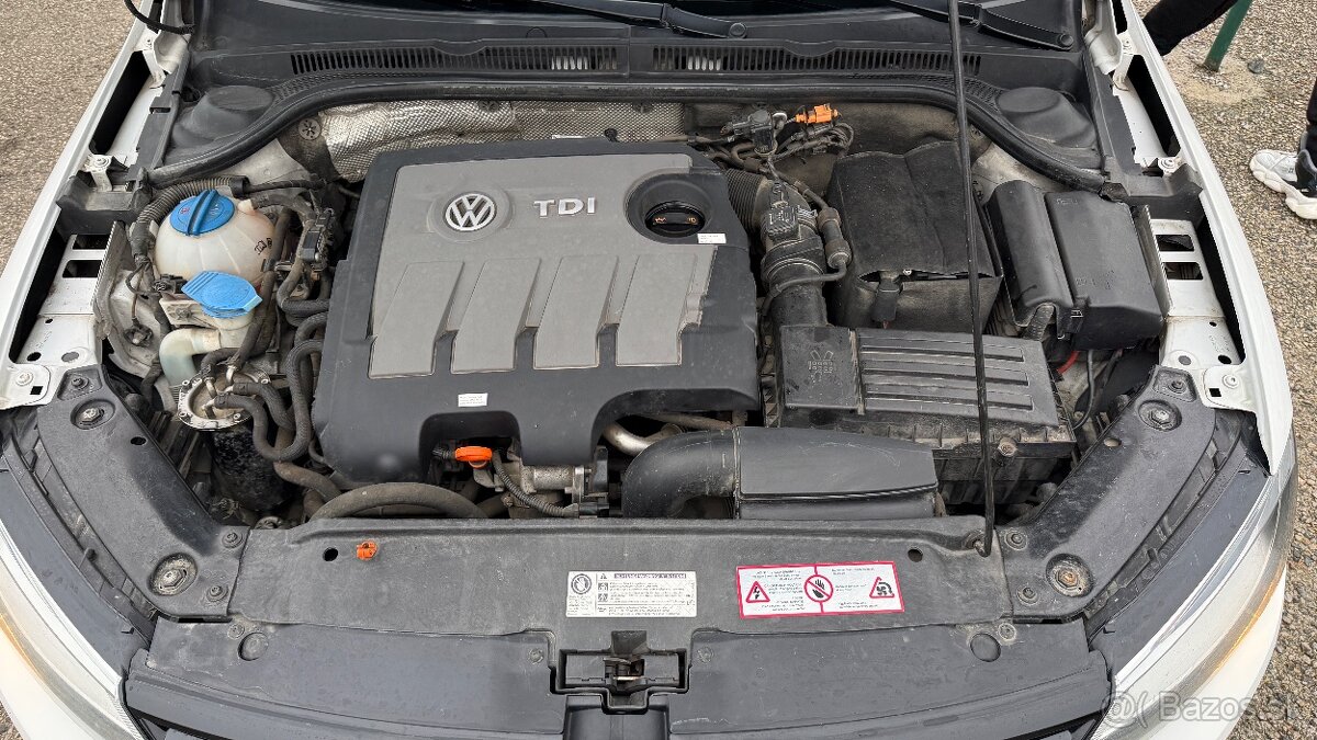 Volkswagen Jetta 1.6 TDI Comfortline - 14