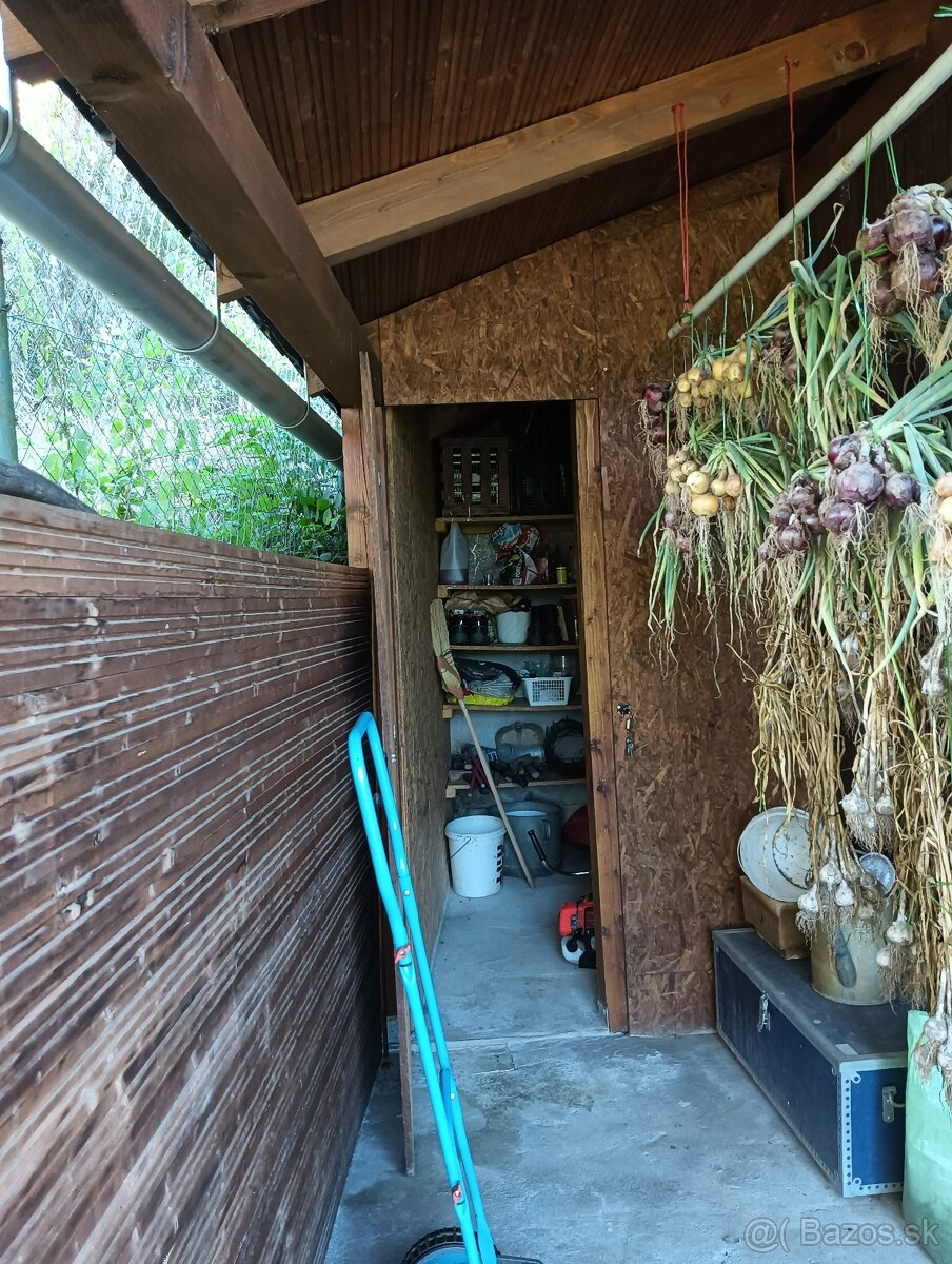 Udržiavaná záhrada s chatkou nad Bagroviskom – 448 m² - 14