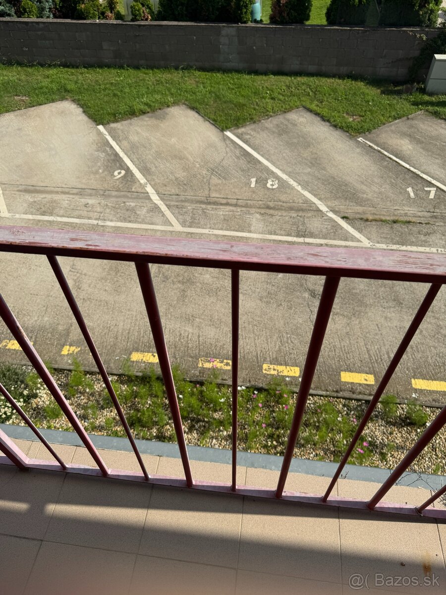 Priestranný 1-izbový byt s balónom a parkovacím státim - 14