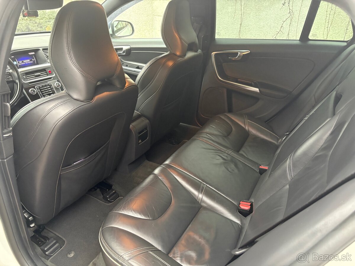 Vovlo V60 R design D4 - 14