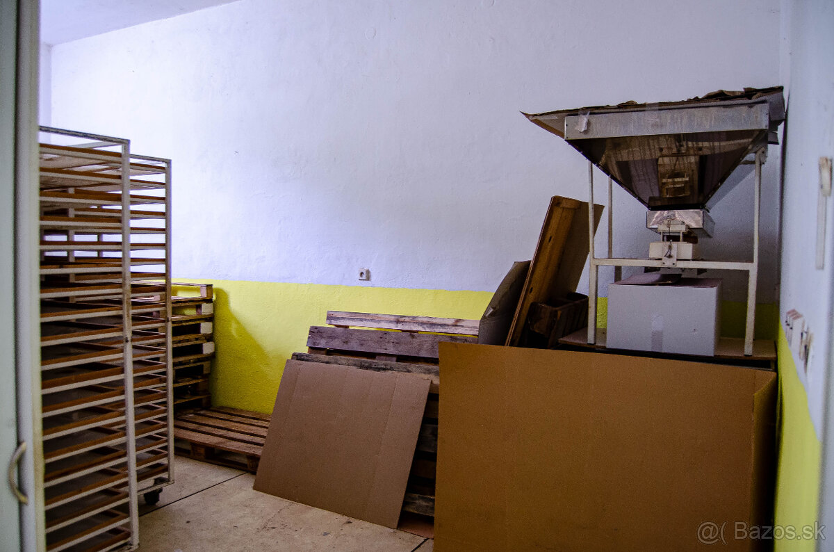 Priemyselno-administratívna budova - 14