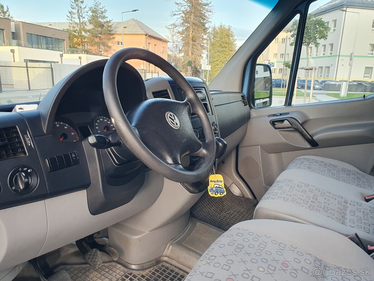 Volkswagen Crafter 2.5 TDI 9-miestny - 14