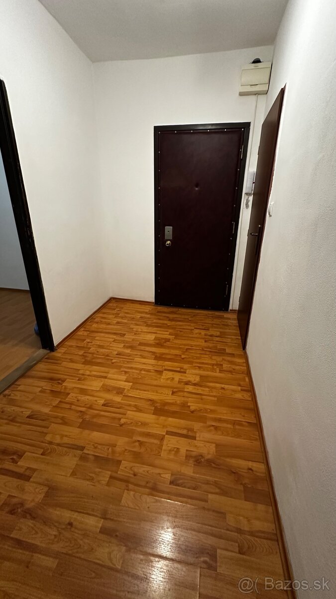 Predám 3 izbový byt v Leviciach s balkónom - 14