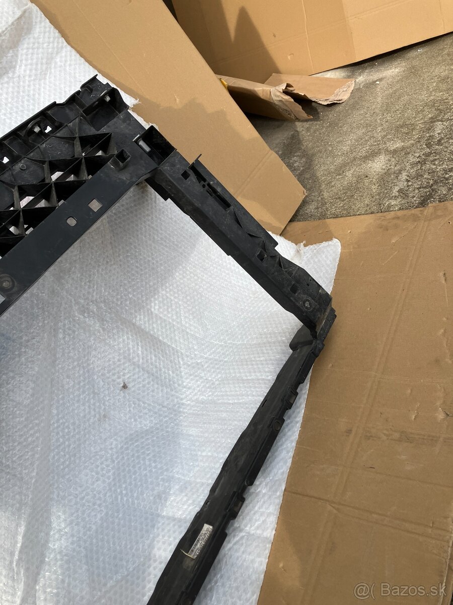 chladicova stena seat ateca predni celo - 14