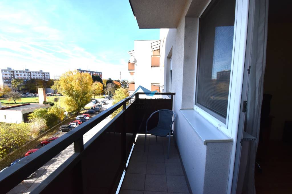 EXKLUZÍVNE Priestranný 2-izbový byt s balkónom v centre Gala - 14