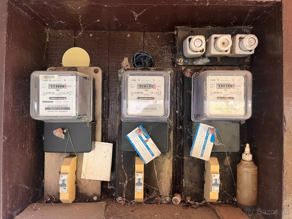 MAĎARSKO - MÁRTONYI - 2 IZBOVÁ RD BLÍZKO JAZERA RAKAC - 14