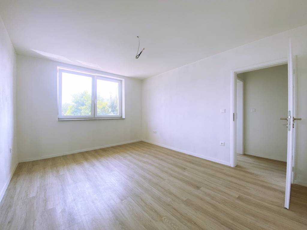 Úsporný 4 izbový poschodový rodinný dom - novostavba, Veľké - 14