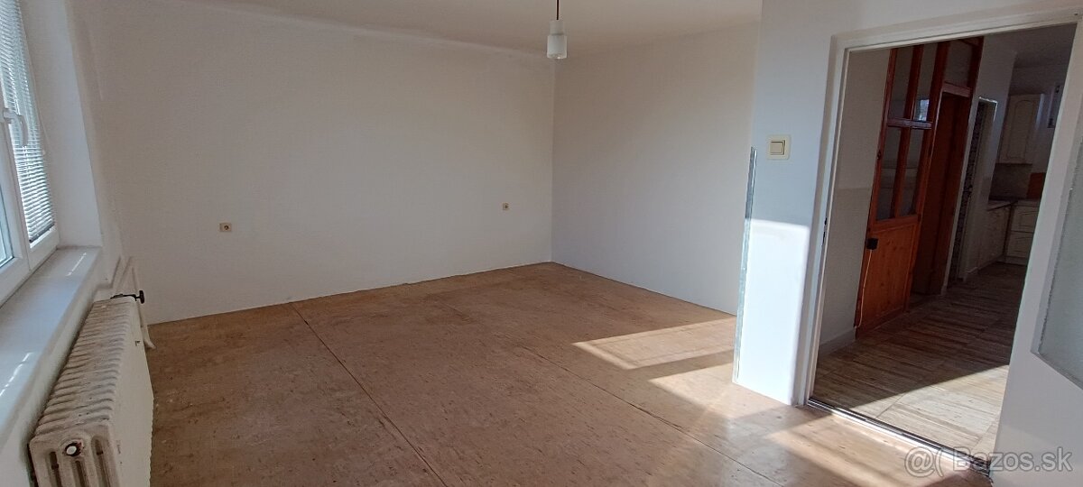 Na predaj 6-izbový rodinný dom v obci Matúškovo - 14