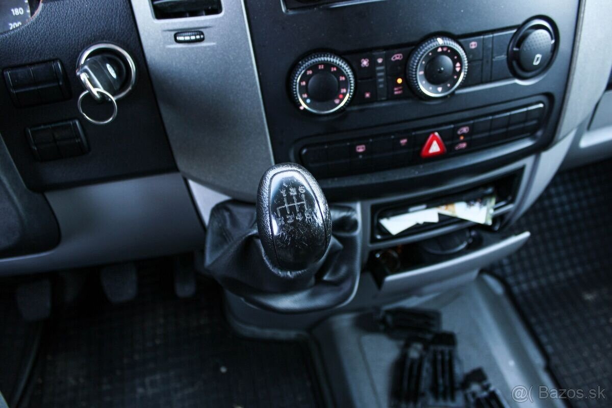 Volkswagen Crafter 2.5 TDI 9 MIEST - 14