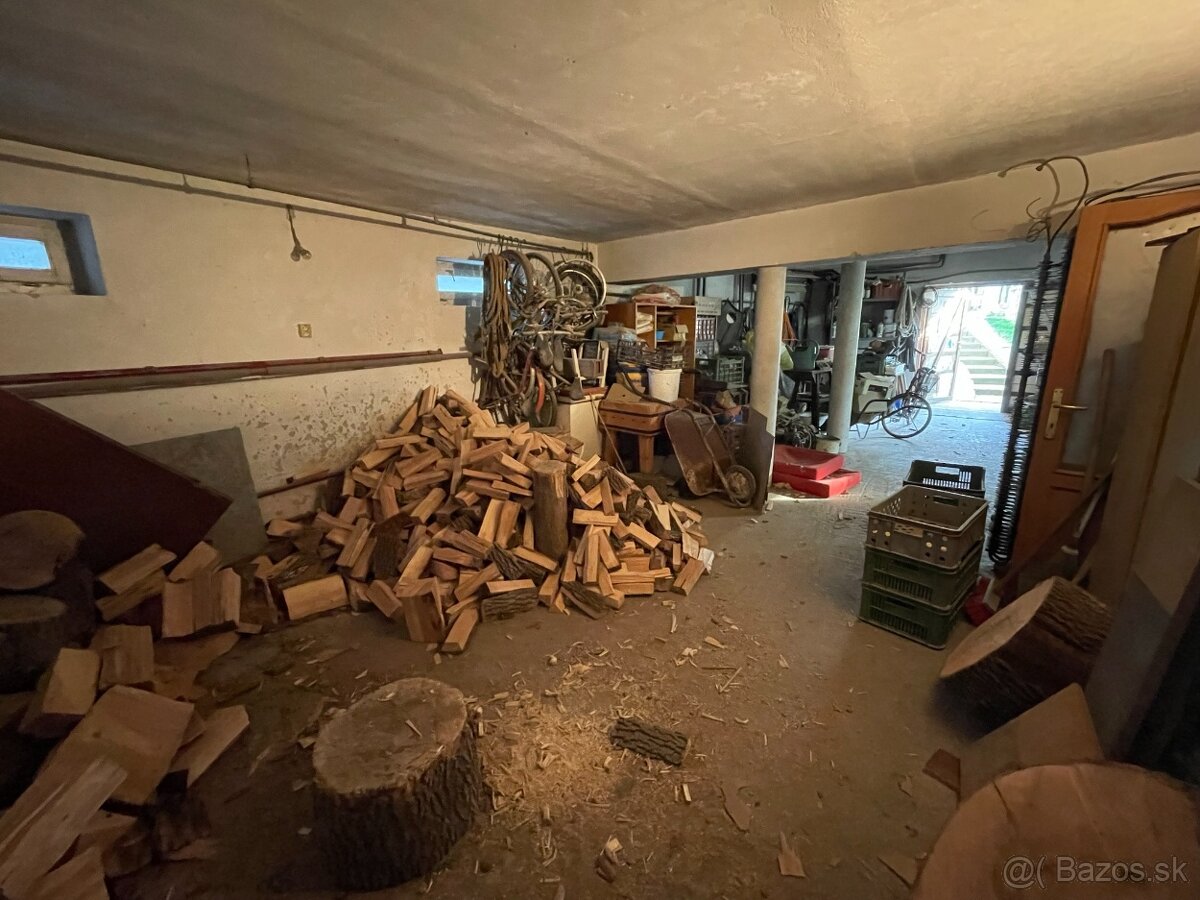 Na predaj veľký rodinný dom v obci Číčov - 14