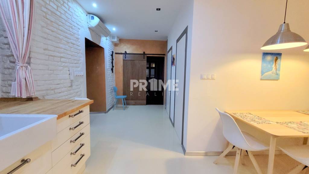 JEDINEČNÝ 2i byt, REKONŠTRUKCIA, Hviezdoslavovo námestie, St - 14