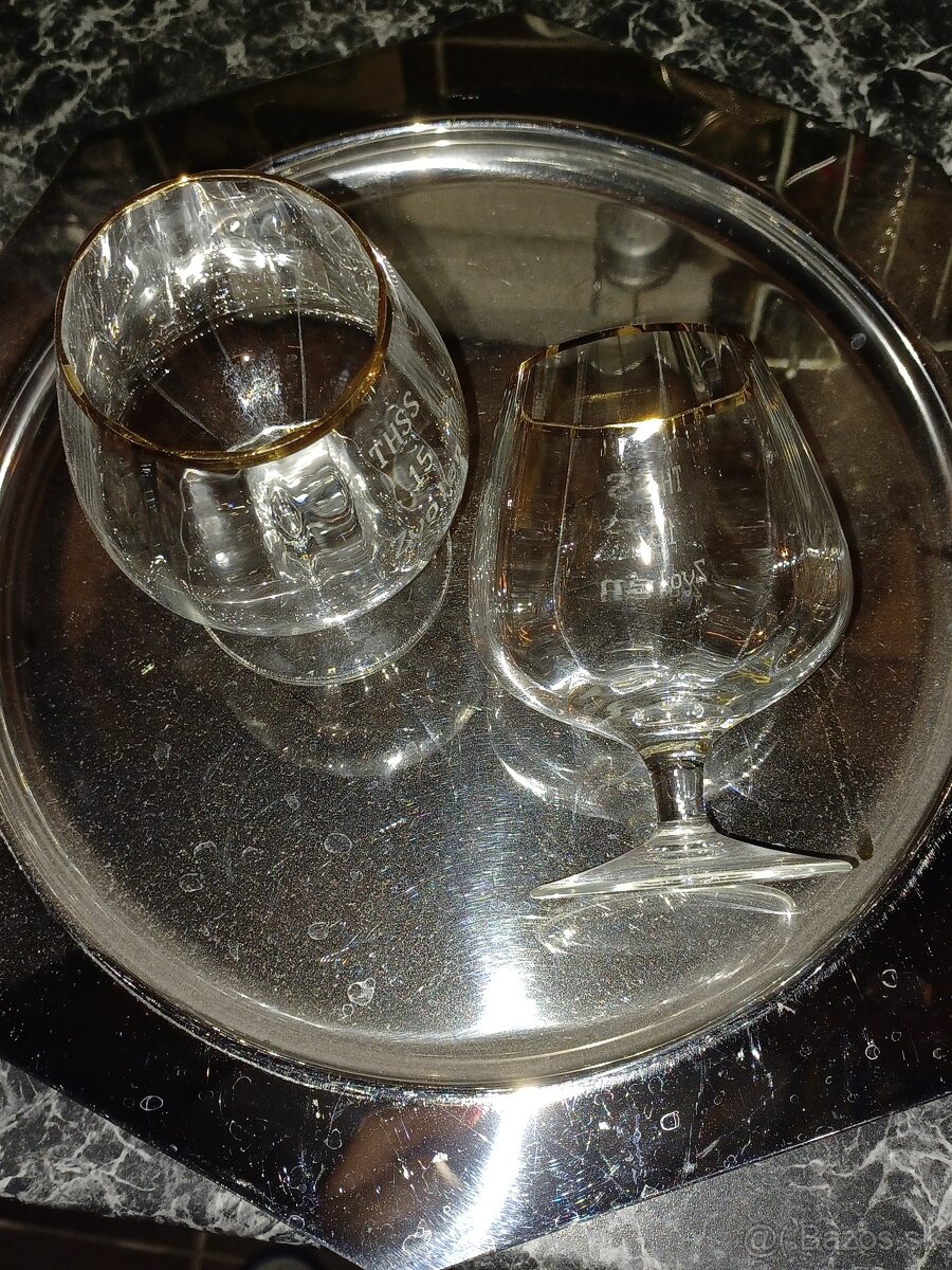 Predáme poháre a tácku. - 14