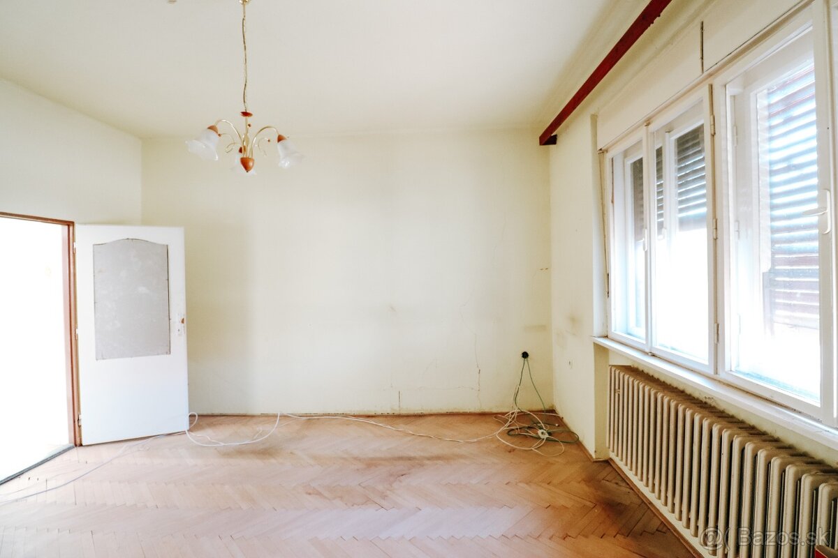 Rodinný dom s veľkým pozemkom v obci Vrakúň - 14