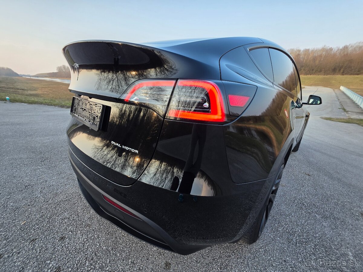 Tesla Model Y Long Range AWD Dual Motor 09/2022 - 14